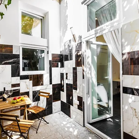 Flora Downtown Apartment