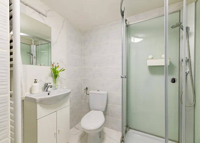 Flora Downtown Apartment *