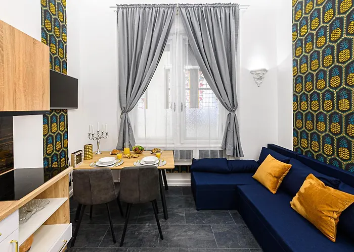 Flora Downtown Apartment *