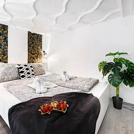 Flora Downtown Apartamento *