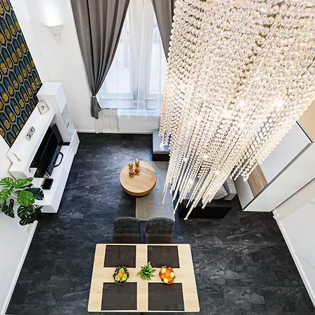 Flora Downtown Apartament *